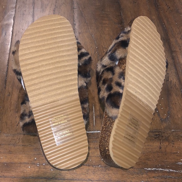 New cheetah print Vince camuto sandals - Picture 3 of 3